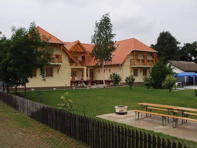 Adam Tanya Fogado Hotel Balazspuszta ภายนอก รูปภาพ